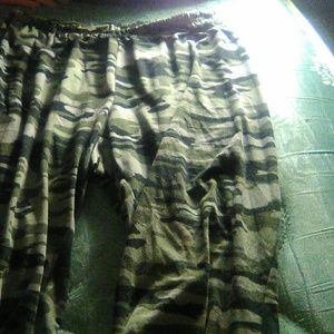 Green camo leggings
